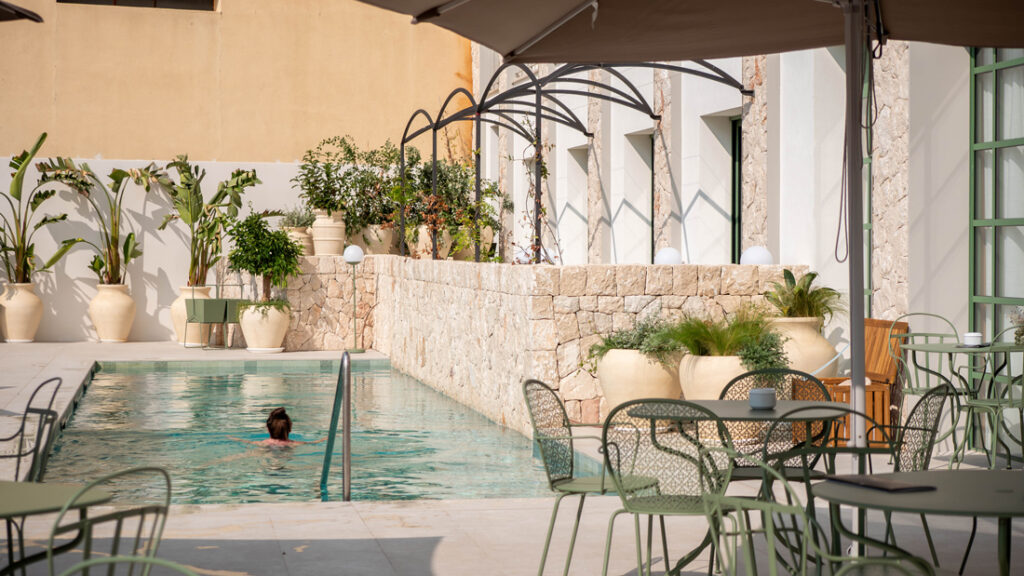 Garden and pool at Alcázar Hotel Sóller.