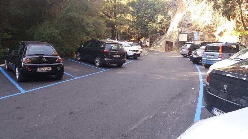 Explore Cala Deià, a magical bay in Mallorca with clear waters and a peaceful atmosphere.