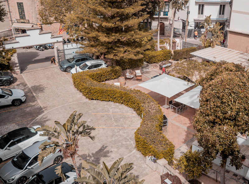 Gran Hotel Sóller garden view and terrace.