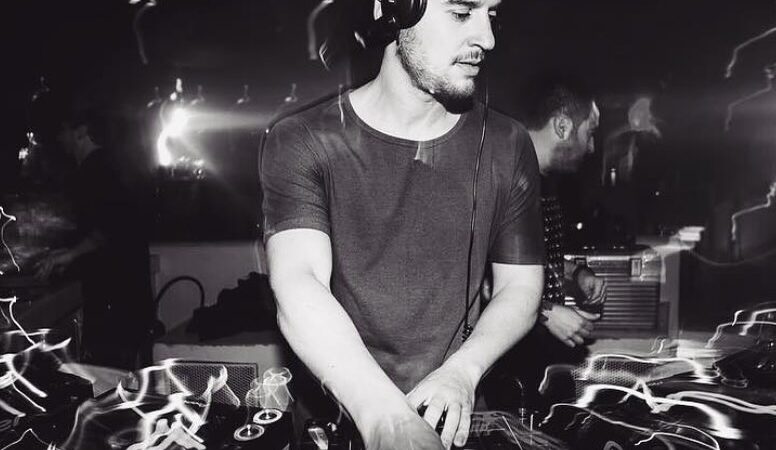 Discover Santa Catalina's eclectic mix of nightclubs and pubs, perfect for dancing or relaxing with friends.