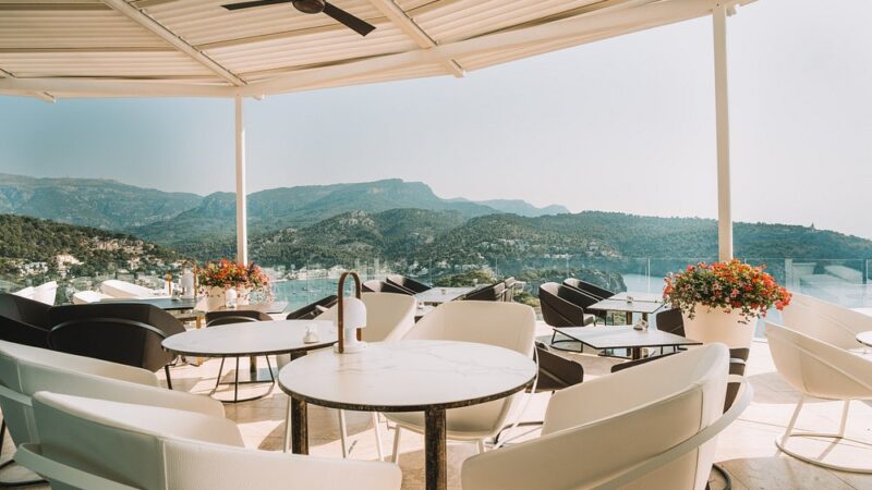 Exclusive and stylish ambiance on the Jumeirah terrace overlooking the marina.