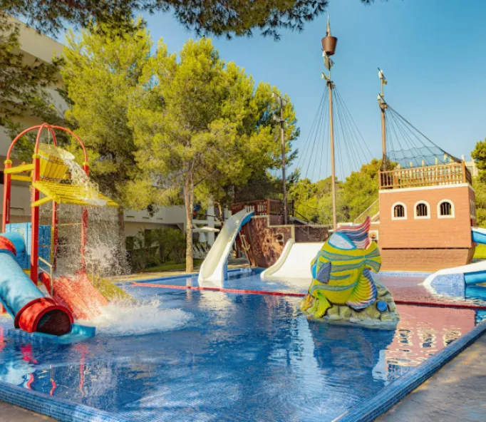 Themed kids' pool with water slides and splash zone at Zafiro Palace Palmanova.
