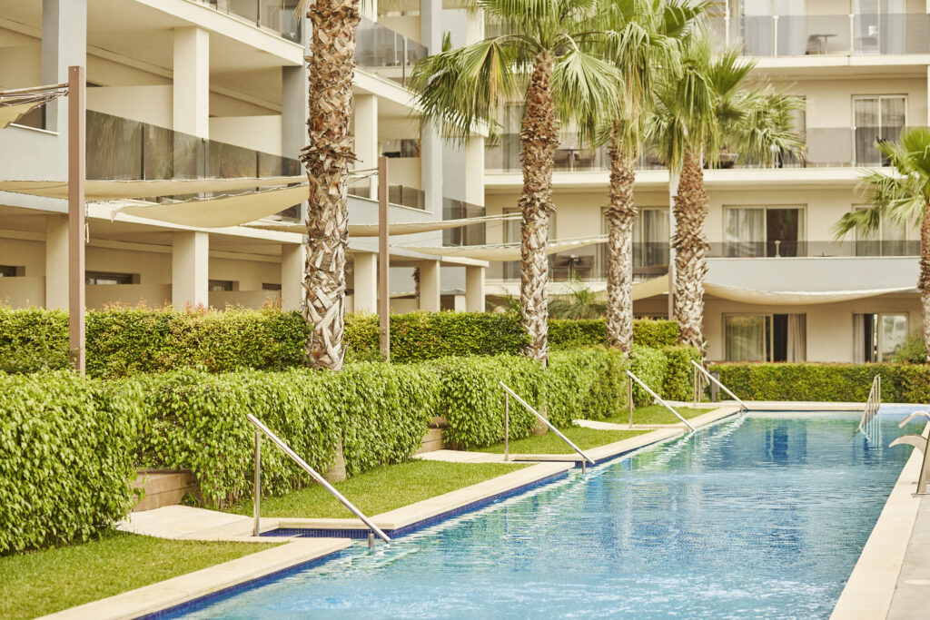 Swim-up rooms with their own teerrace and entrance to the pool.