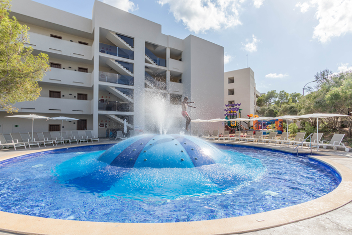 Zafiro Palace Palmanova kids' pool with mini slides and water features